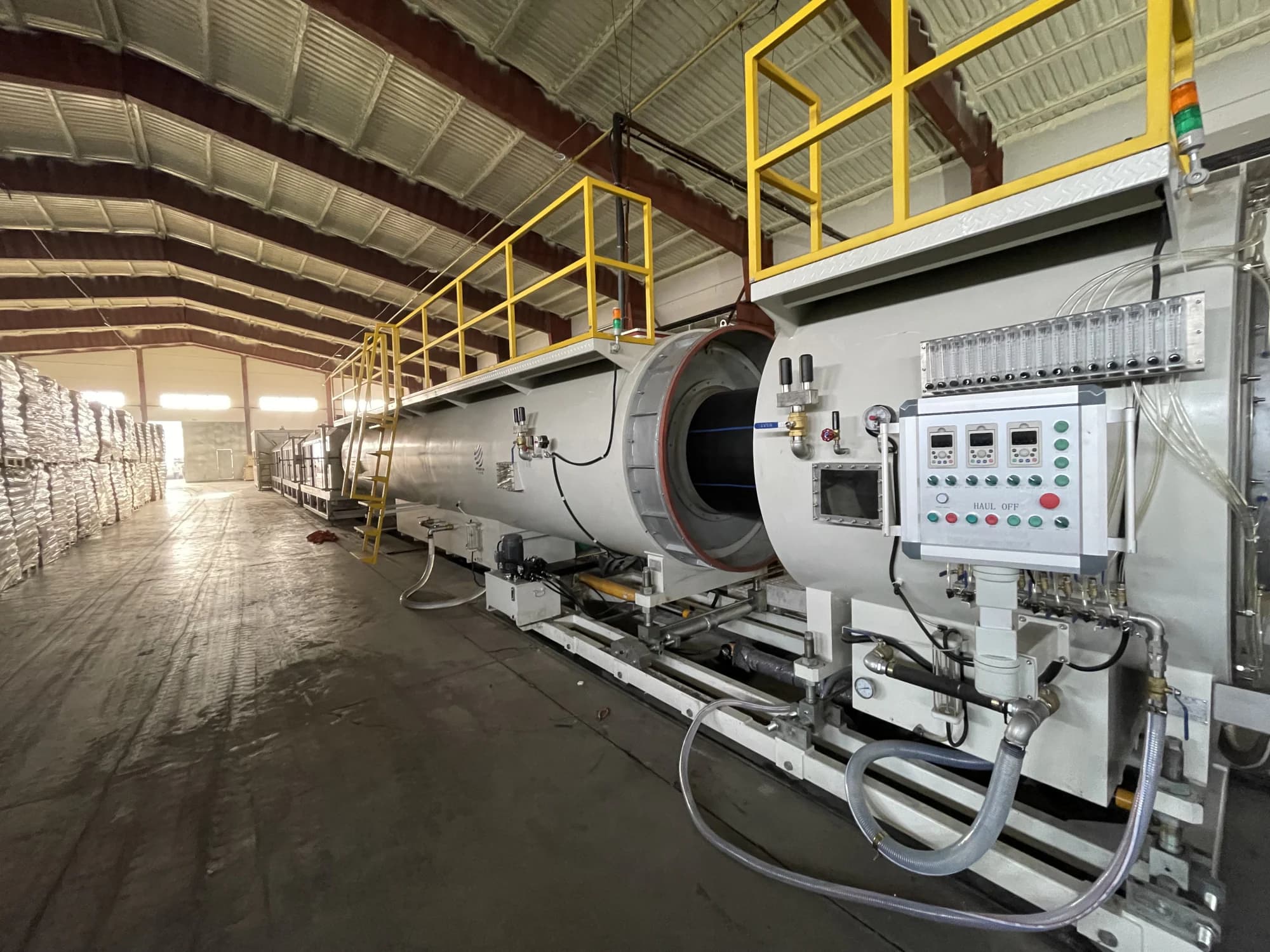 Производственный цех Pipe-Plast — 8 параллельных экструзионных линий